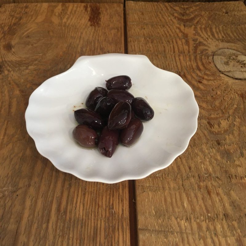 Kalamata (black) olives per 100g